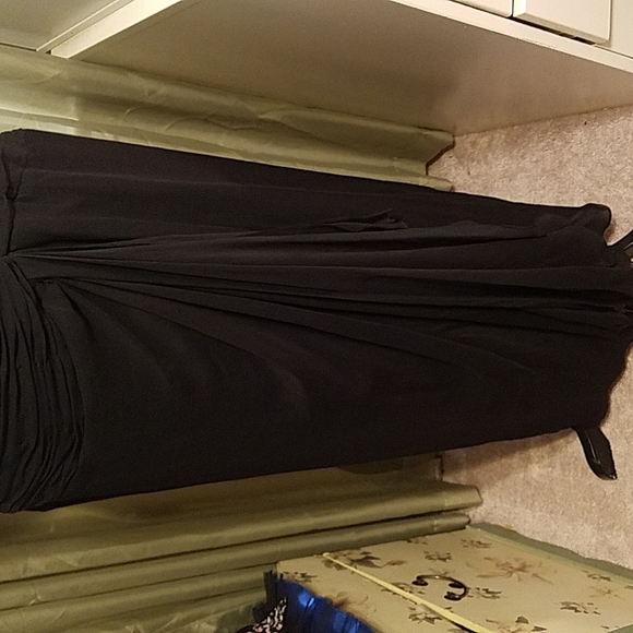 GOWN BY SHERRI HILL - Picture 4 of 11